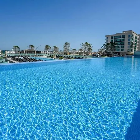 Апартаменты Infinity Elite Retreat Mamaia Nord